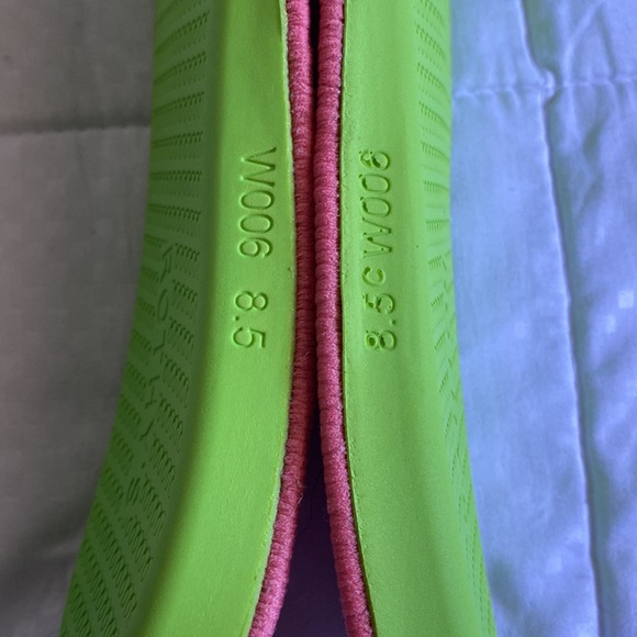 Rothy’s x Evian Limited Edition Slip On Sneakers Womens 8.5 White Made in China - Picture 15 of 15